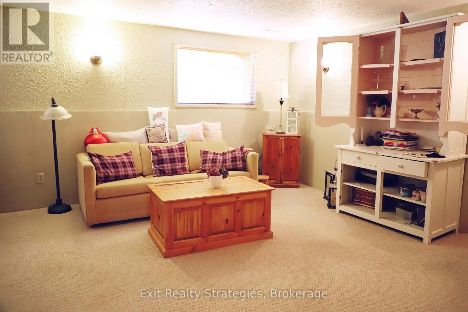 35 MCDONAGH CRESCENT W