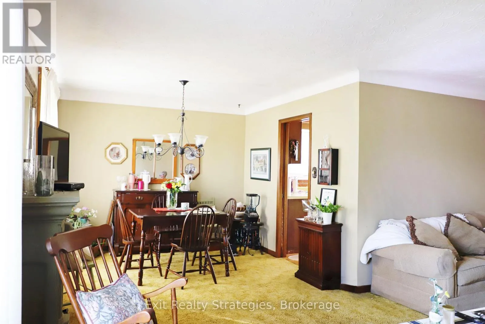 35 MCDONAGH CRESCENT W