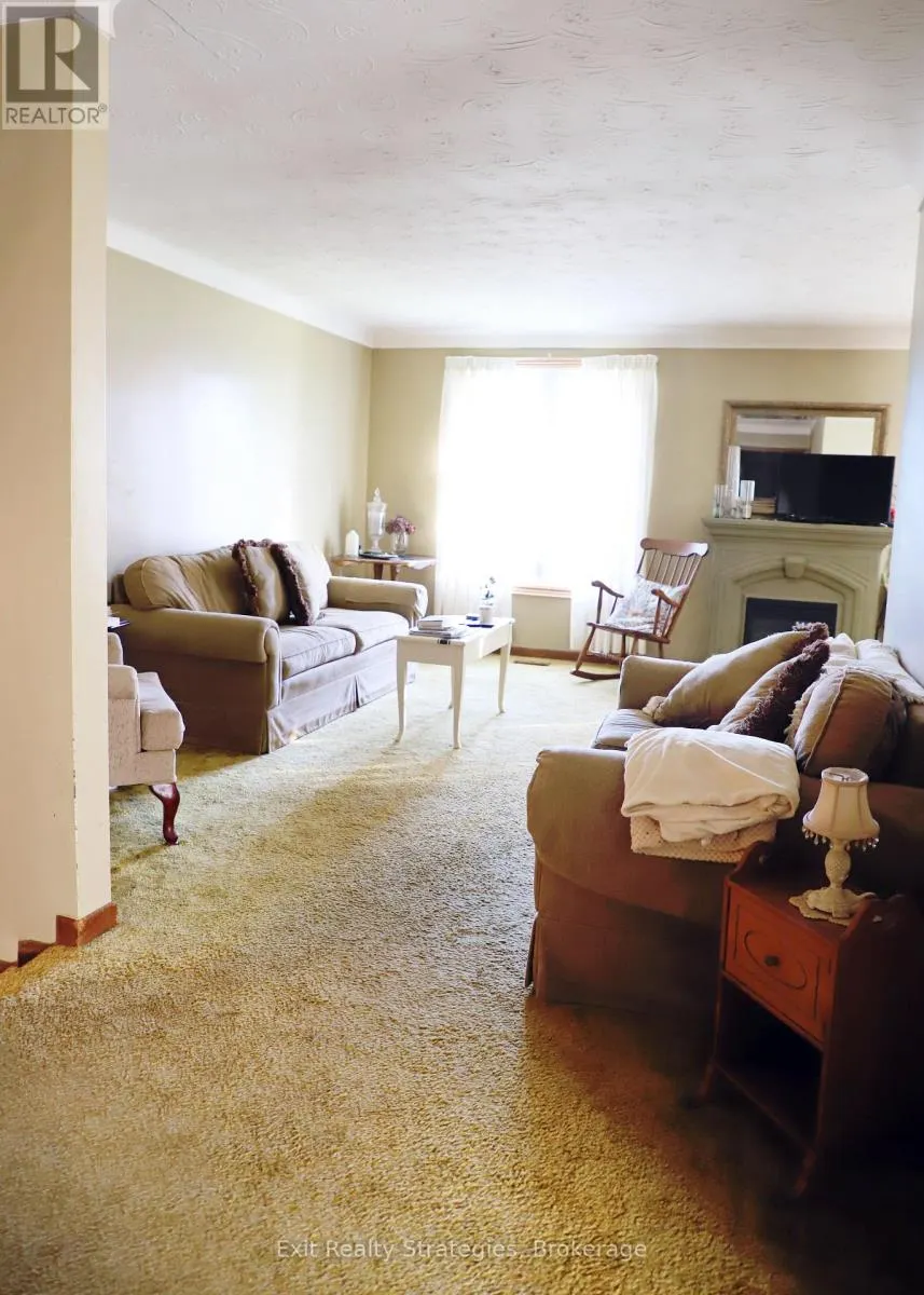35 MCDONAGH CRESCENT W