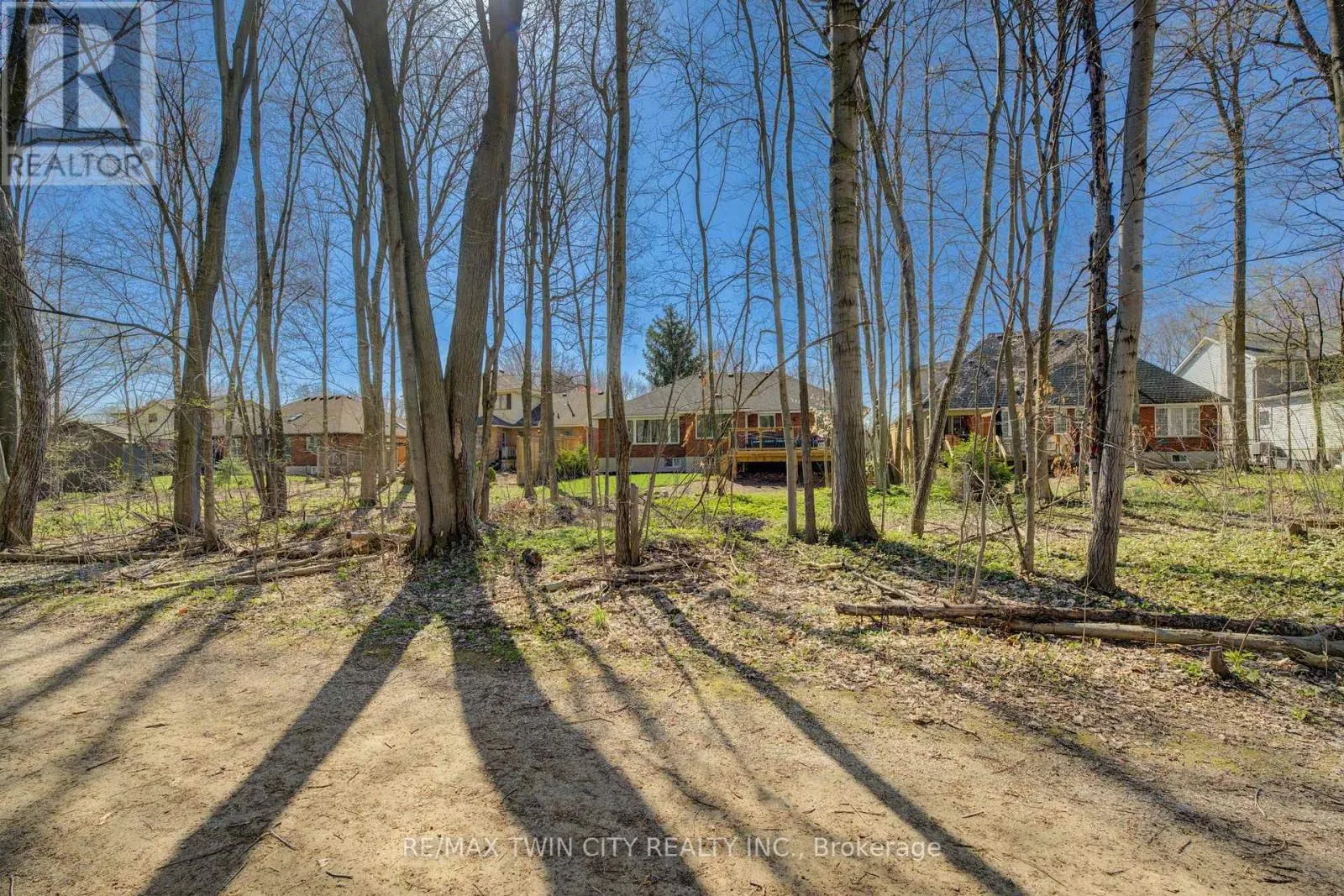 439 NORTHLAKE DRIVE