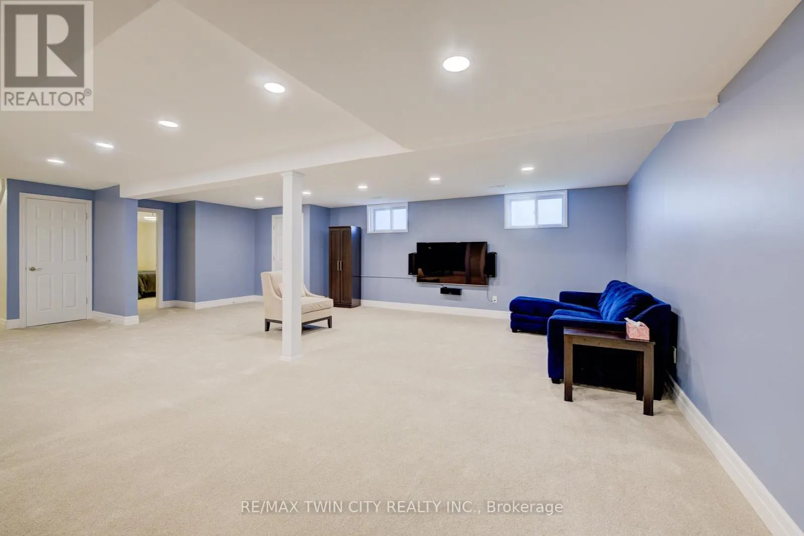 439 NORTHLAKE DRIVE