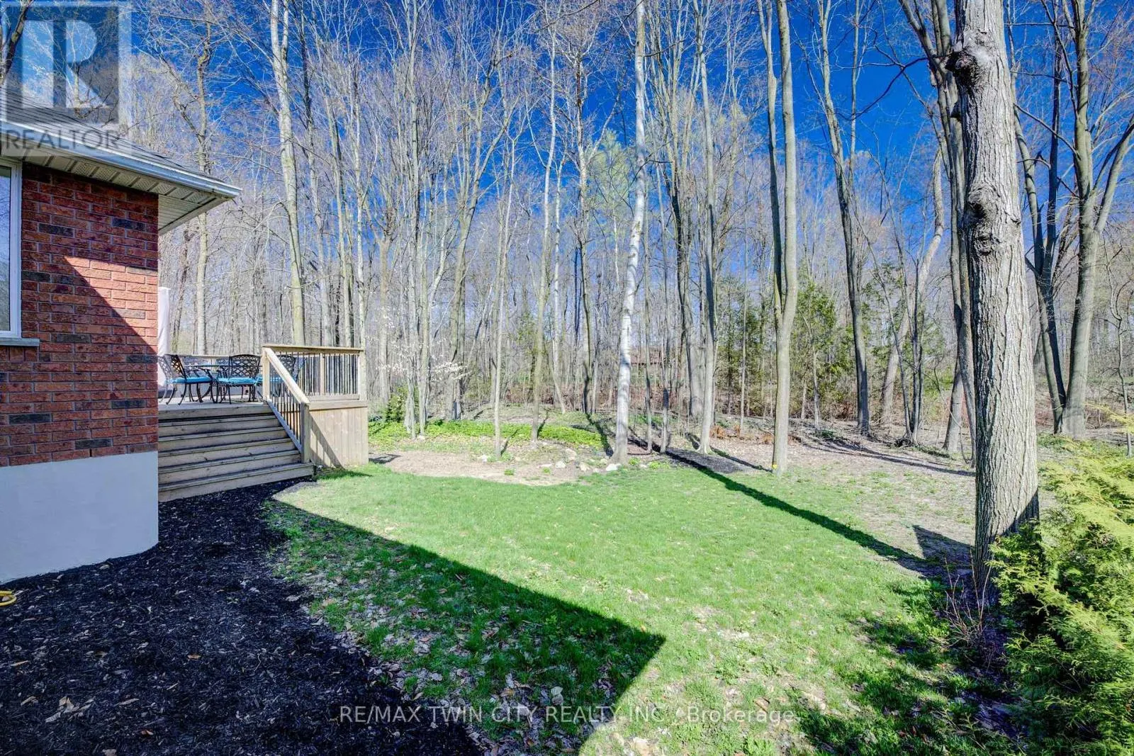 439 NORTHLAKE DRIVE