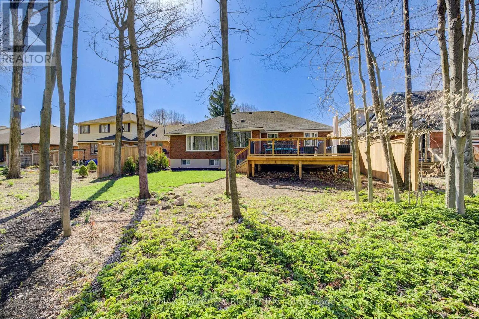 439 NORTHLAKE DRIVE