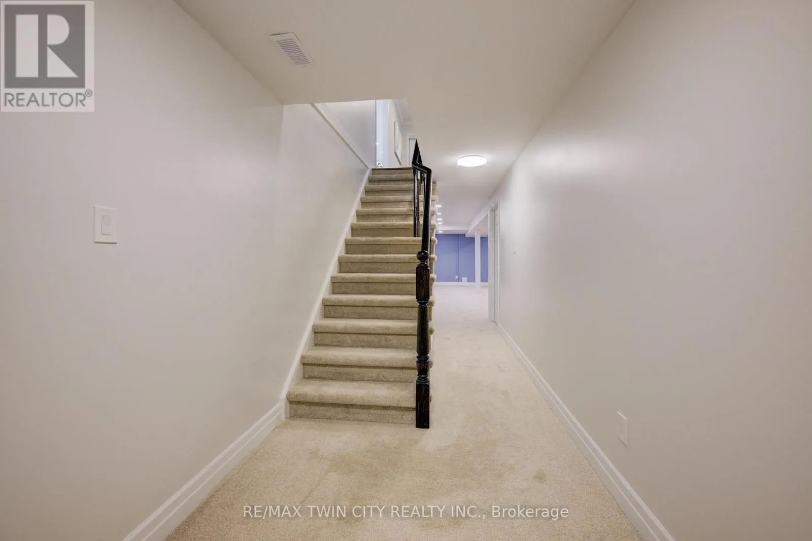 439 NORTHLAKE DRIVE