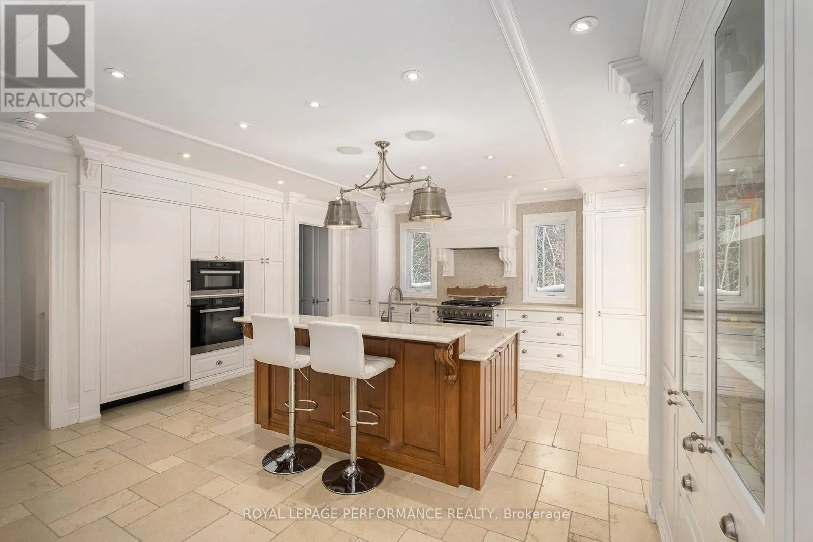 1413 BLACKHORSE COURT
