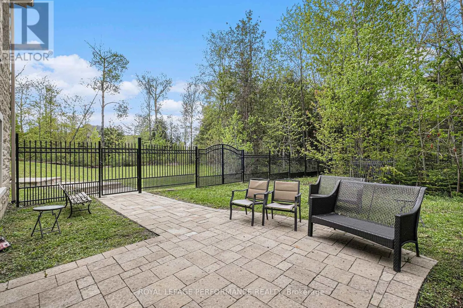 1413 BLACKHORSE COURT