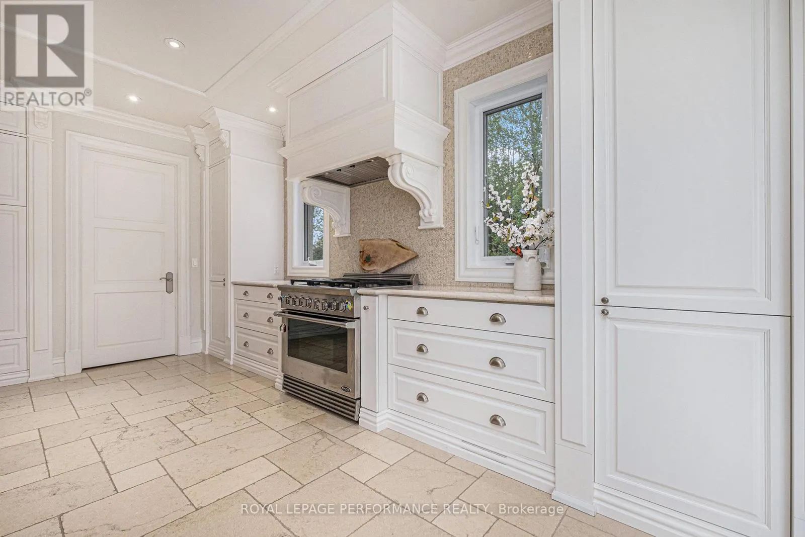 1413 BLACKHORSE COURT
