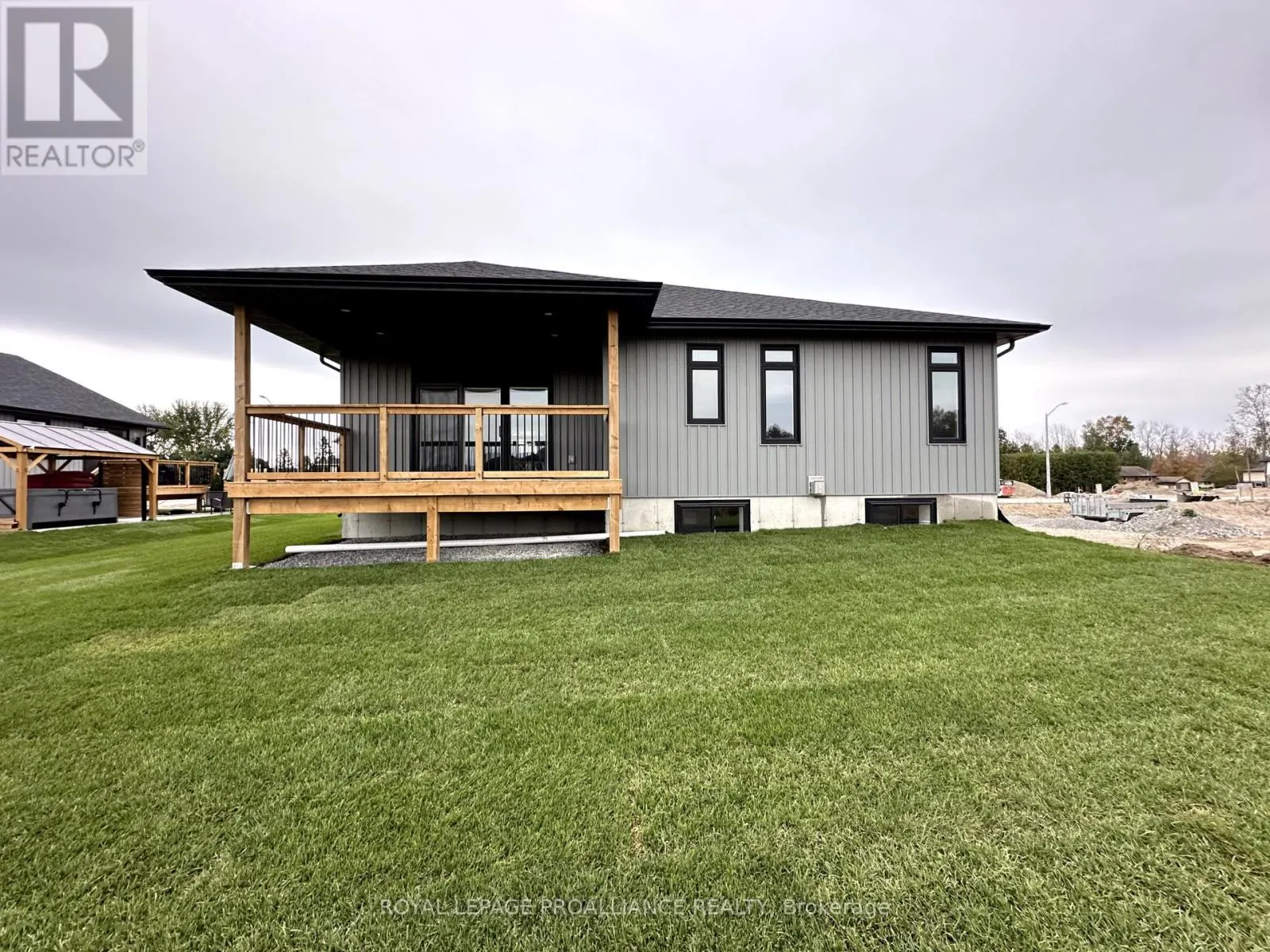 30 MACKENZIE JOHN CRESCENT