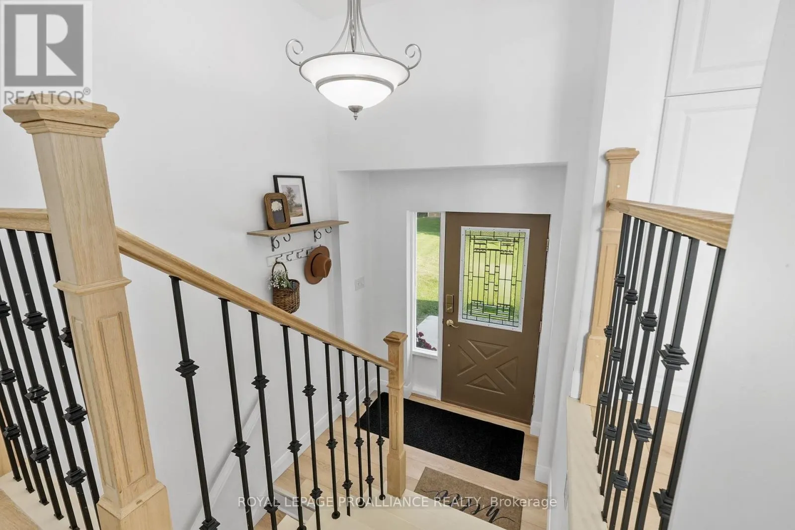 269 HILLSIDE DRIVE