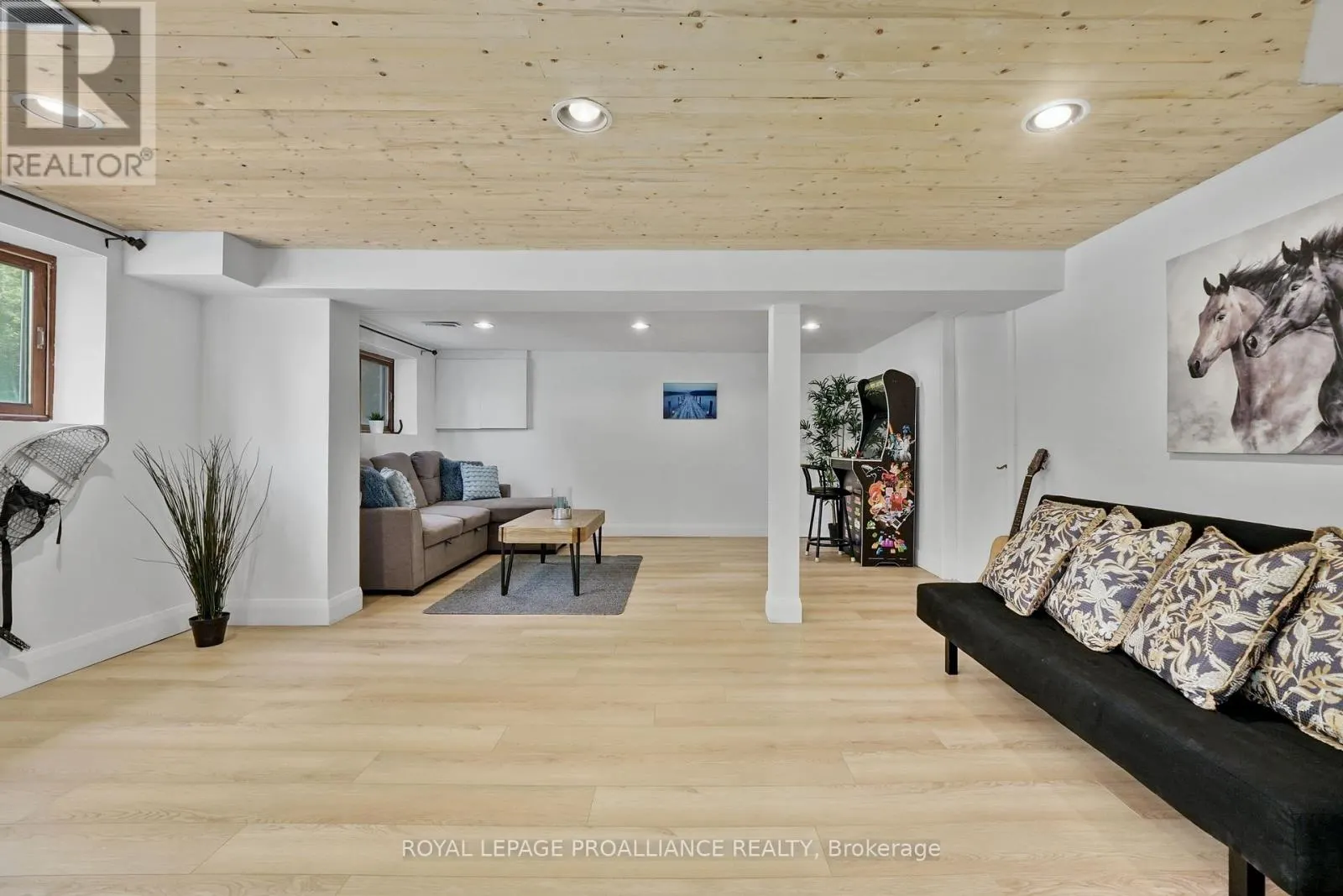 269 HILLSIDE DRIVE