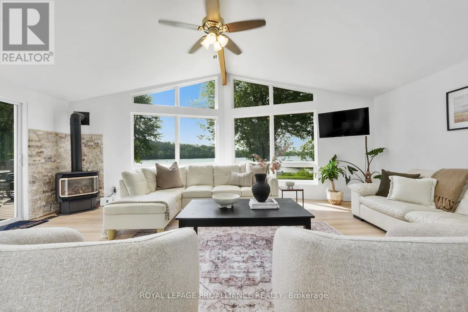269 HILLSIDE DRIVE