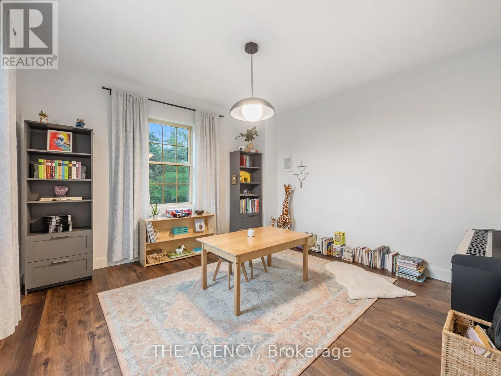 1349 QUEEN STREET