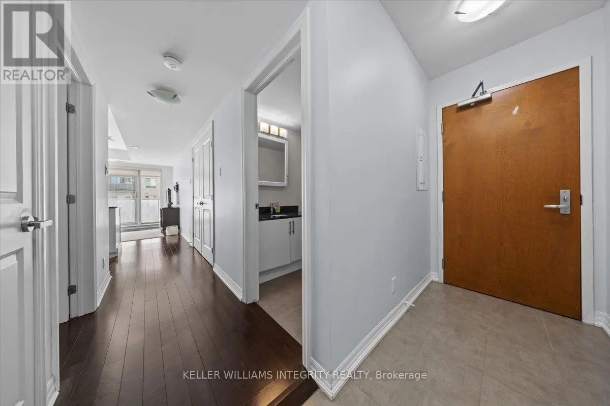 909 - 242 RIDEAU STREET