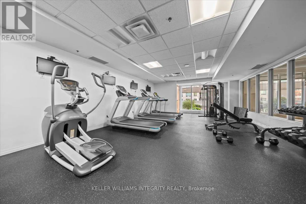 909 - 242 RIDEAU STREET