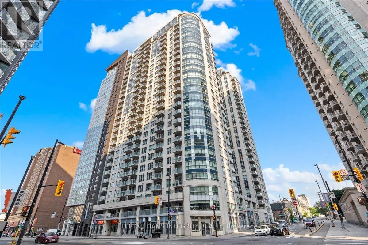 909 - 242 RIDEAU STREET