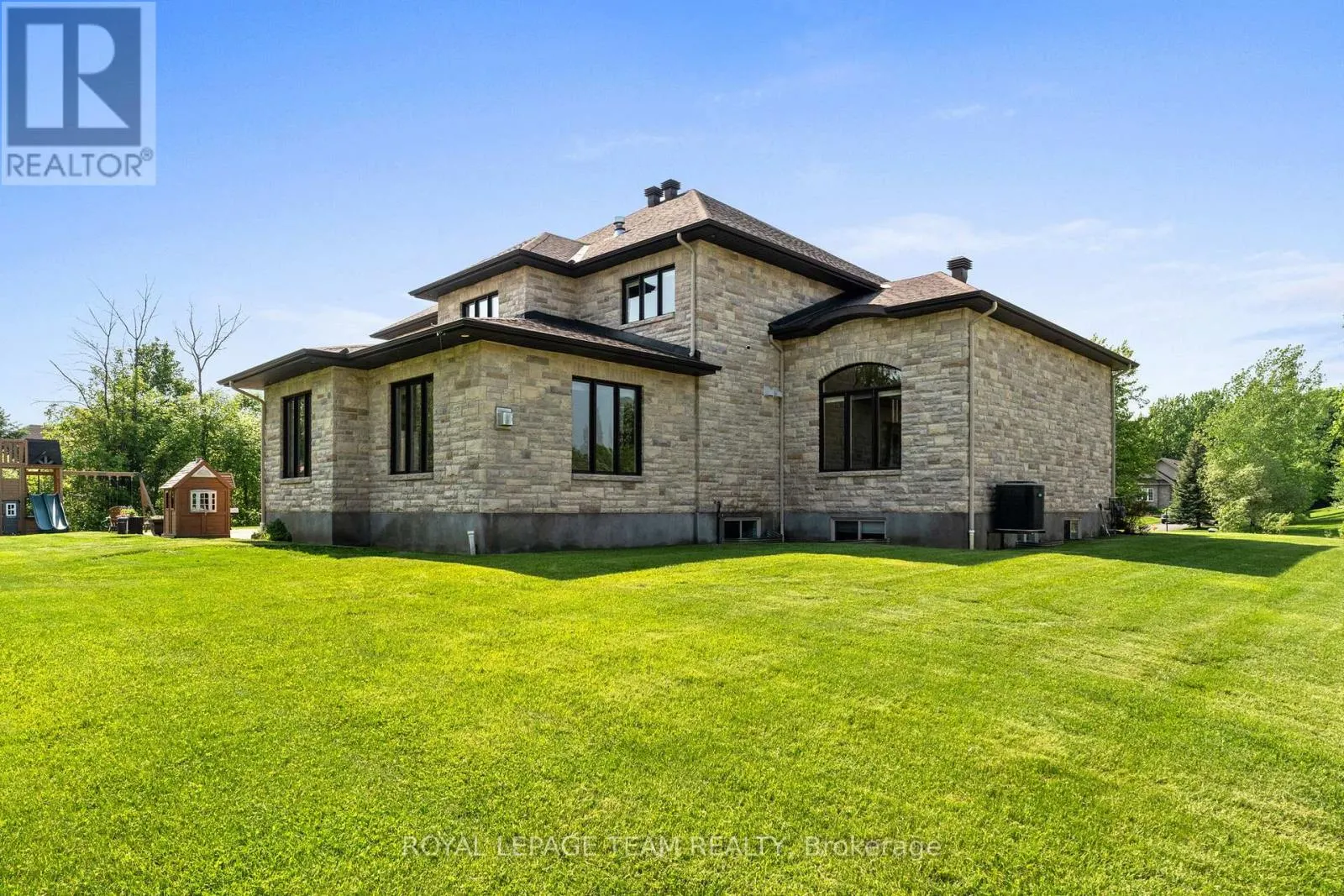 6132 PEBBLEWOODS DRIVE