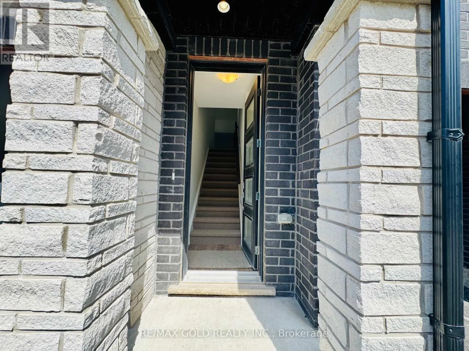 114 - 155 EQUESTRIAN WAY