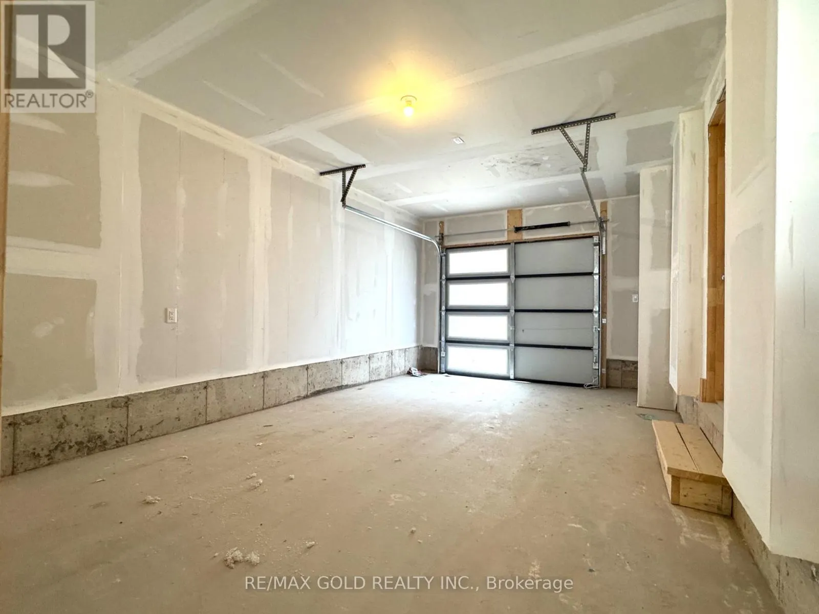 114 - 155 EQUESTRIAN WAY
