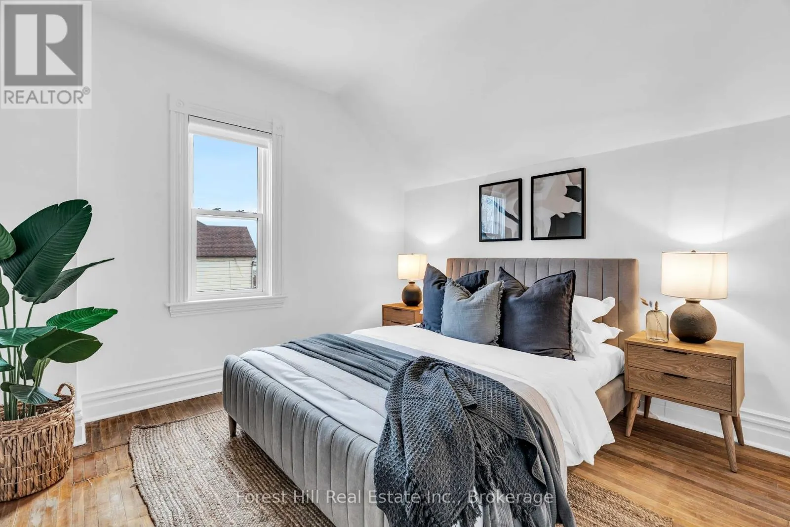 184 BOUCHER STREET E