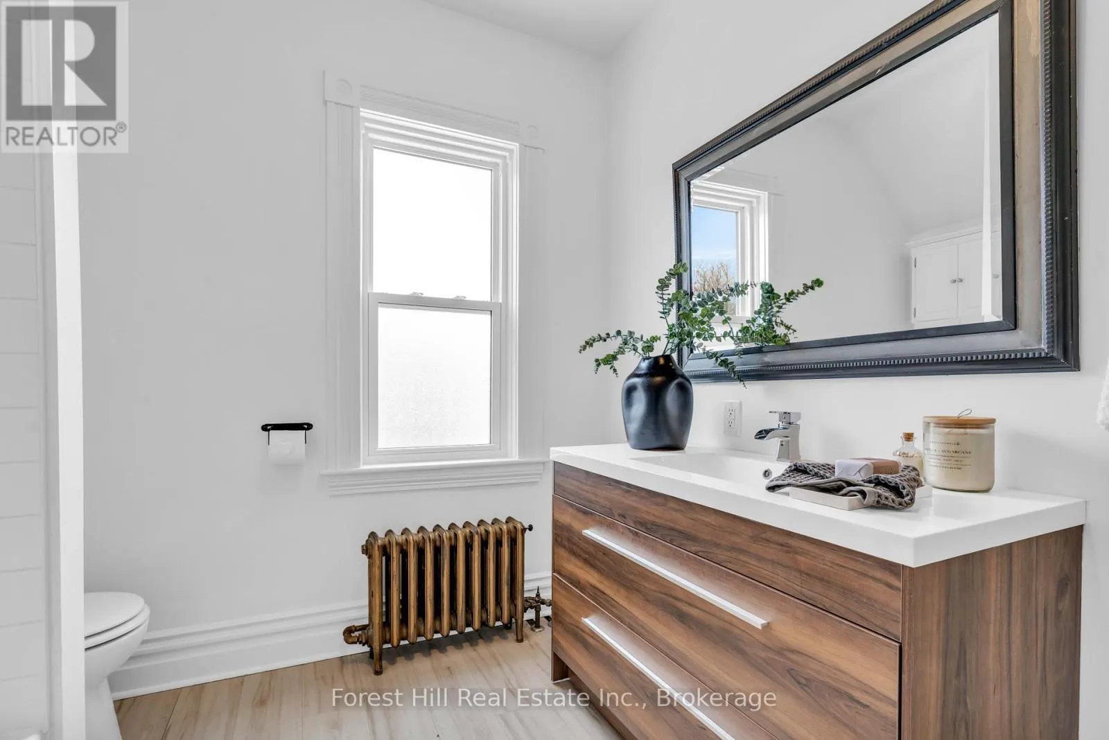 184 BOUCHER STREET E