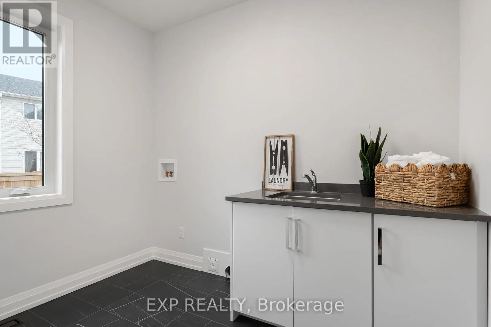 6 - 24 GRAPEVIEW DRIVE, #6