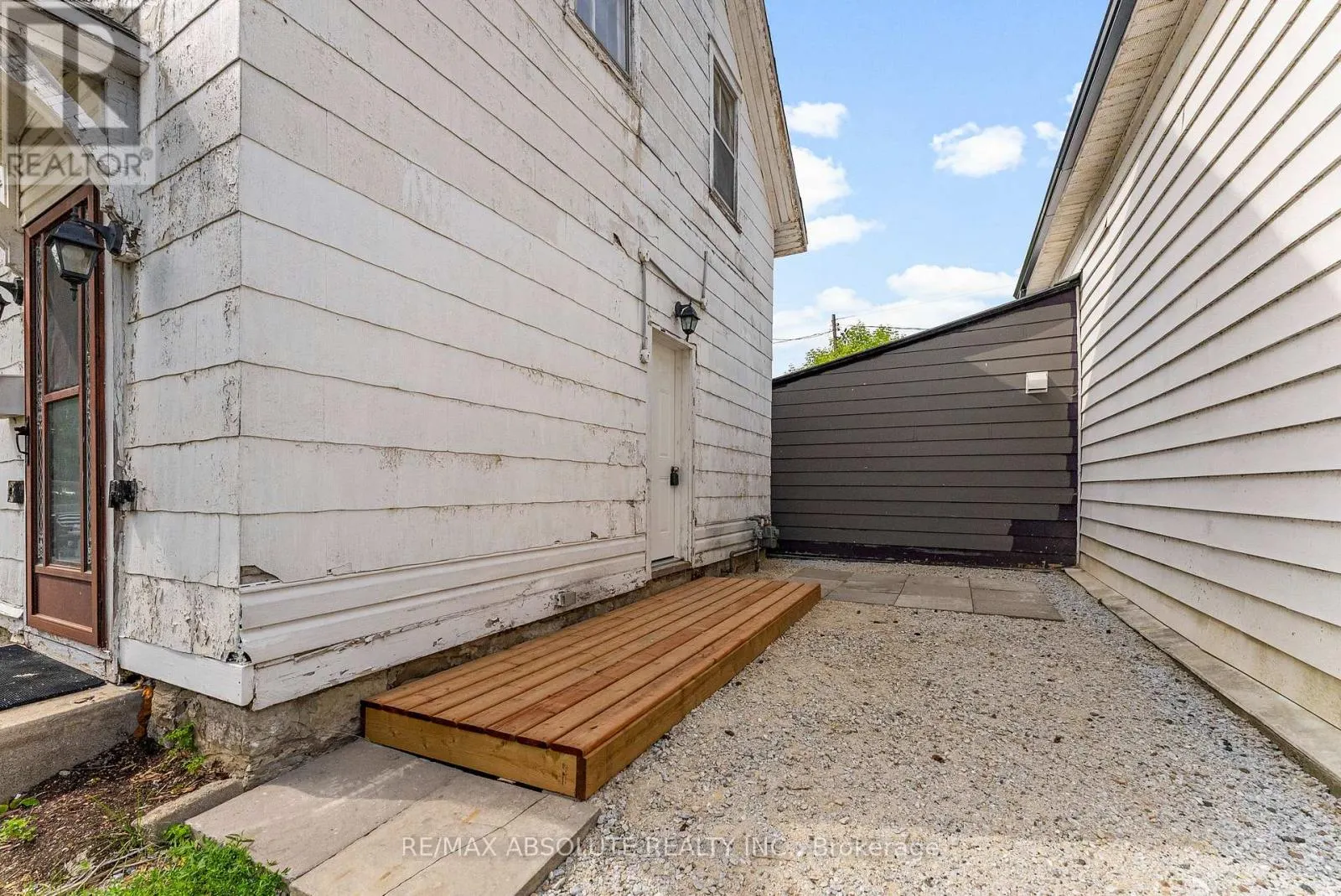 202 BELL STREET