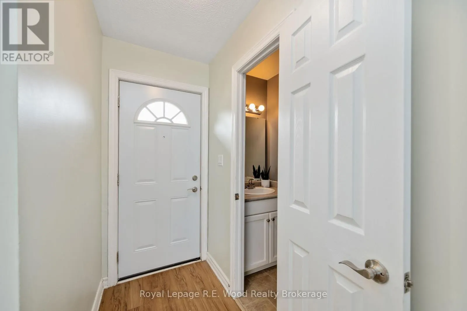 4 - 10 DUFFERIN STREET, #4