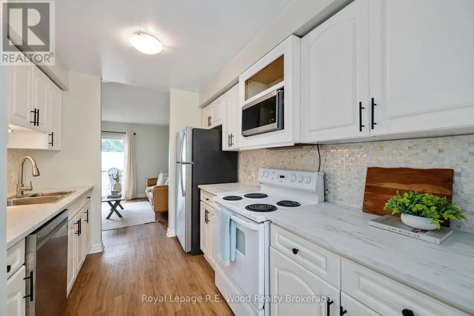 4 - 10 DUFFERIN STREET, #4