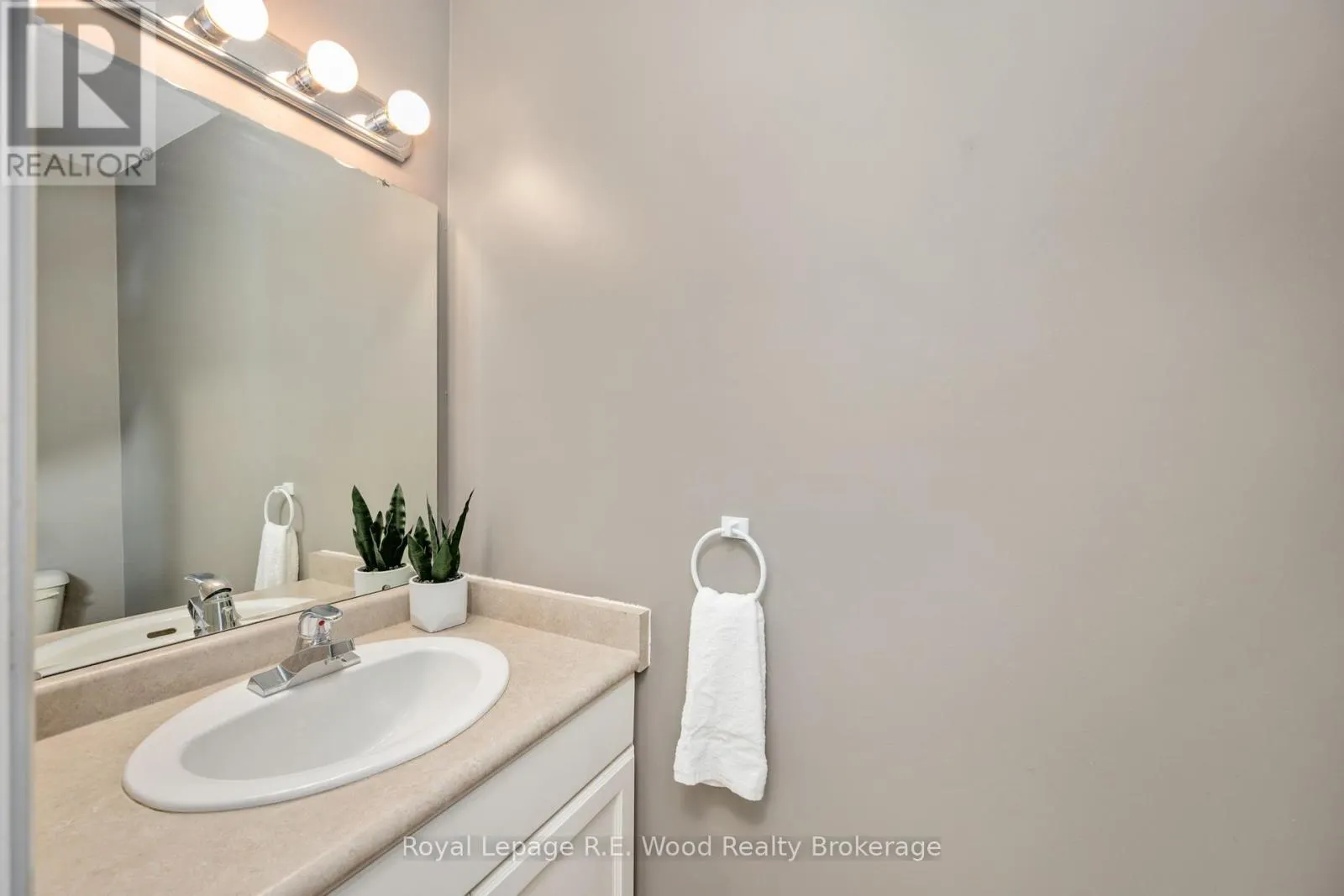 4 - 10 DUFFERIN STREET, #4