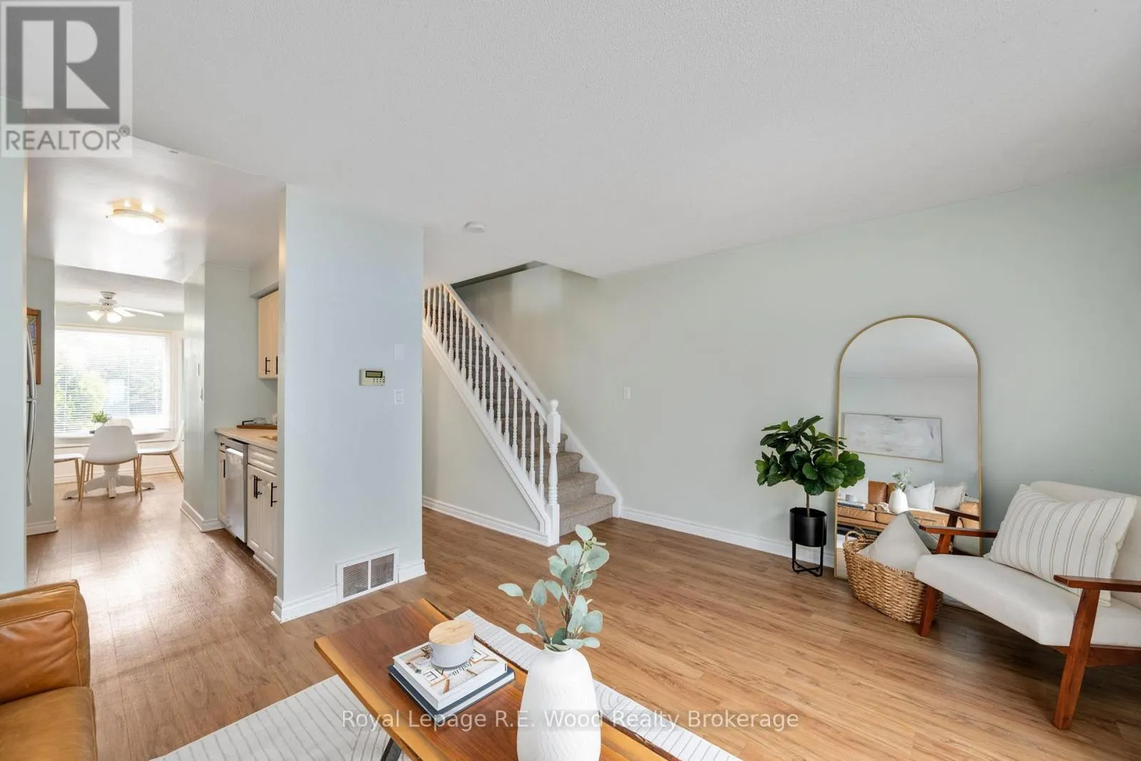 4 - 10 DUFFERIN STREET, #4