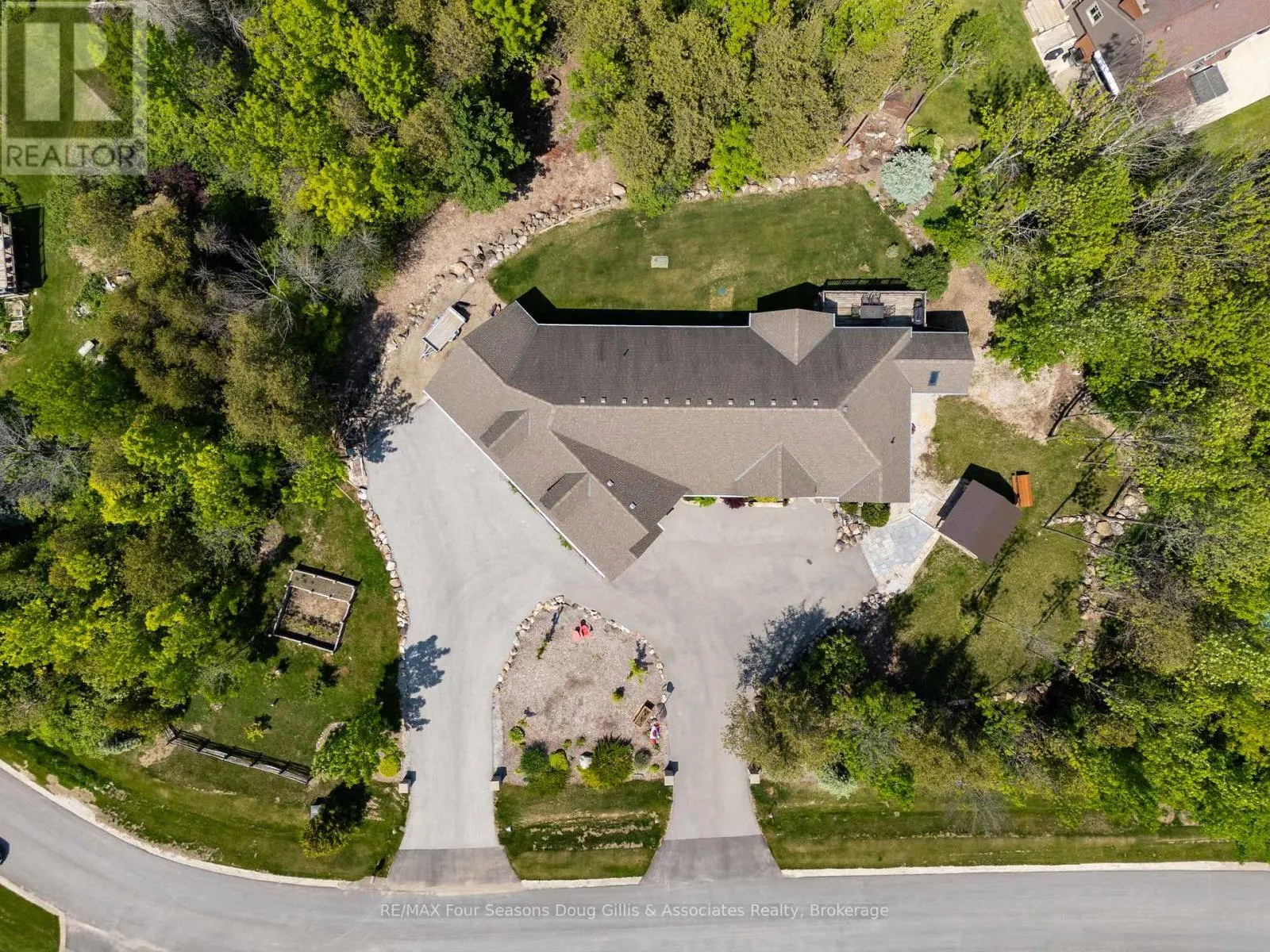 135 ALGONQUIN DRIVE