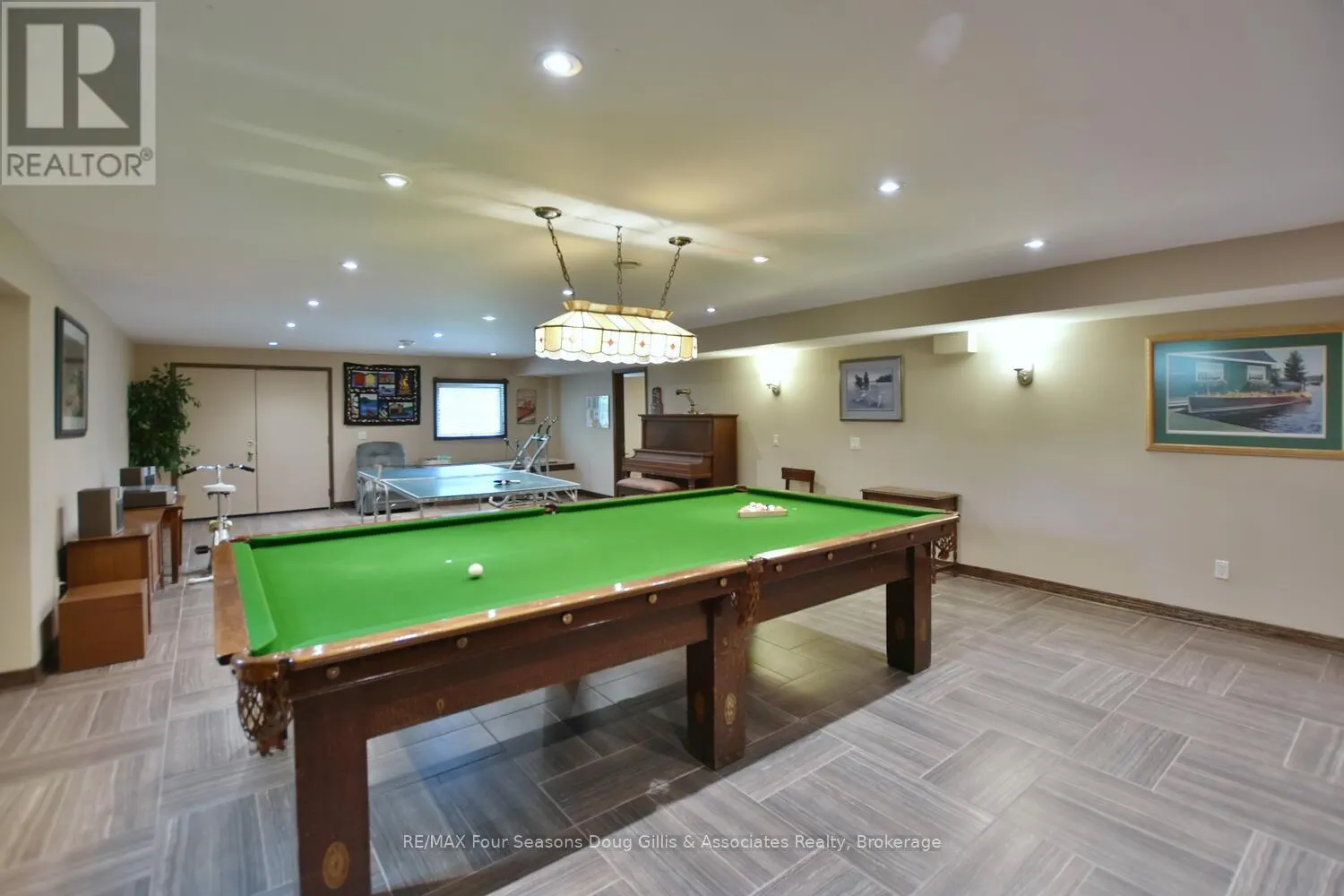 135 ALGONQUIN DRIVE