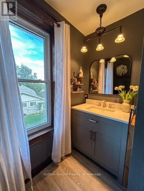 534 17TH STREET W