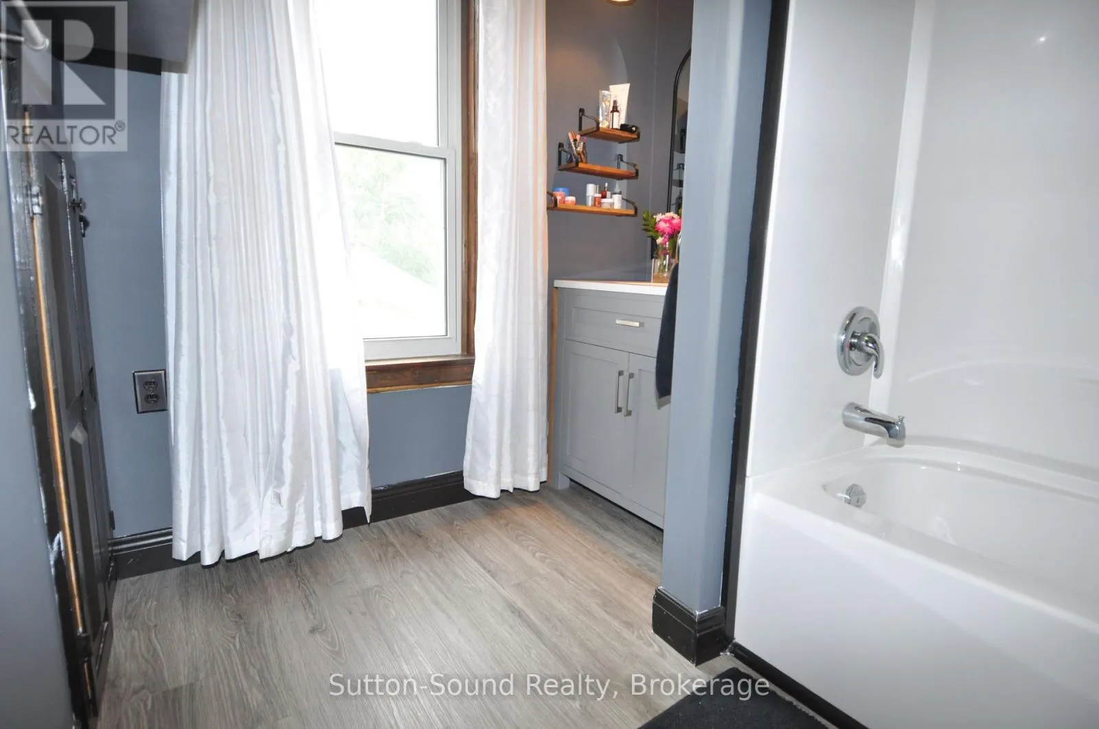 534 17TH STREET W