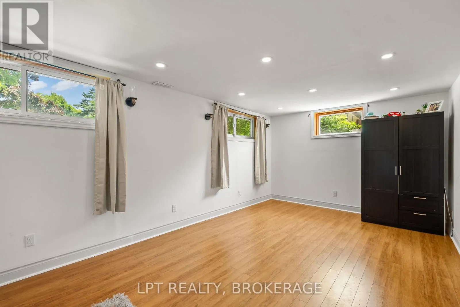 14 HERCHMER CRESCENT