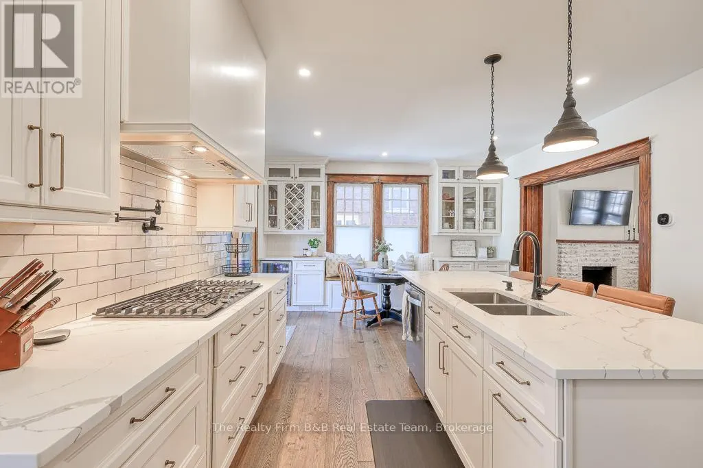 285 INGERSOLL AVENUE