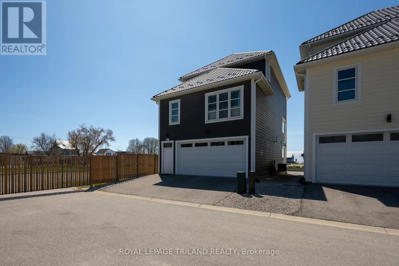 15 - 355 EDITH CAVELL BOULEVARD, #15