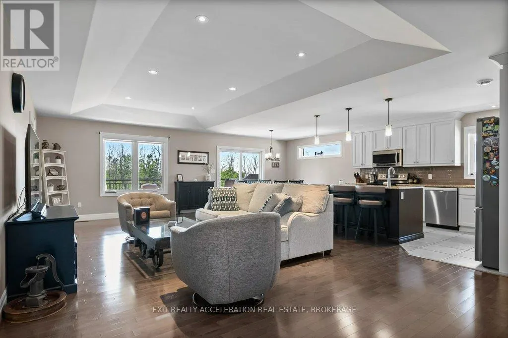 79 HARTWOOD CRESCENT