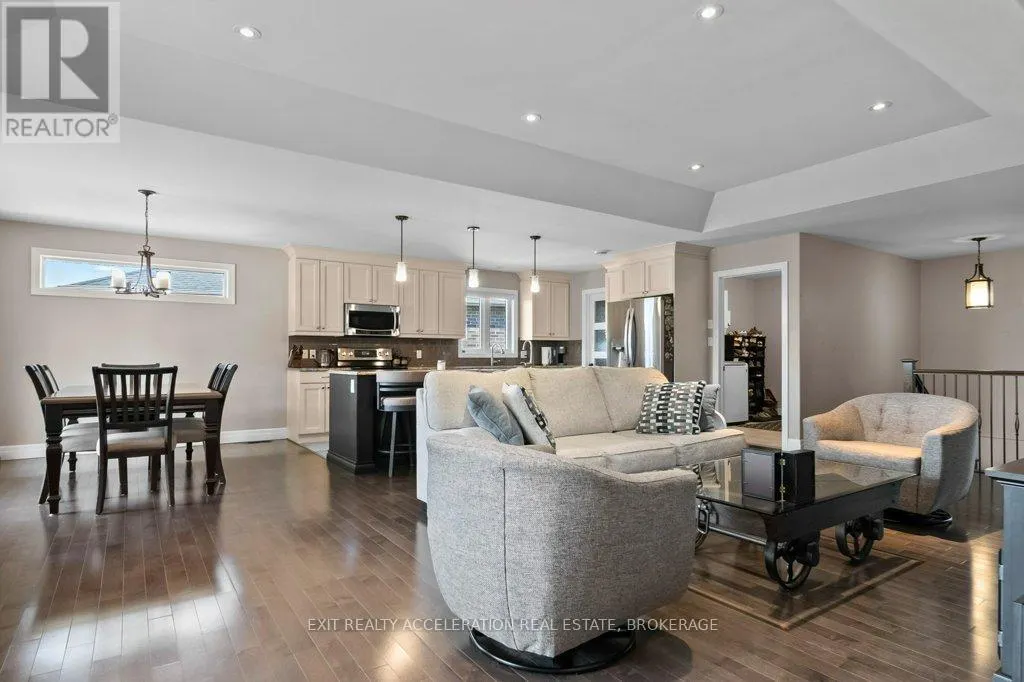 79 HARTWOOD CRESCENT