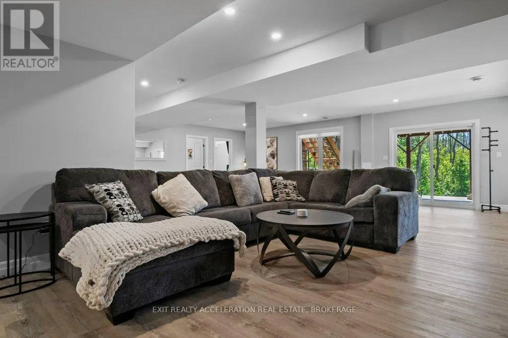 79 HARTWOOD CRESCENT
