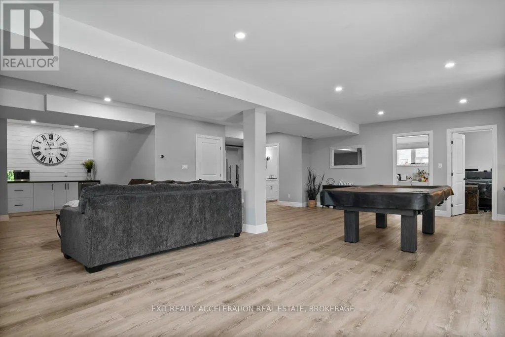 79 HARTWOOD CRESCENT