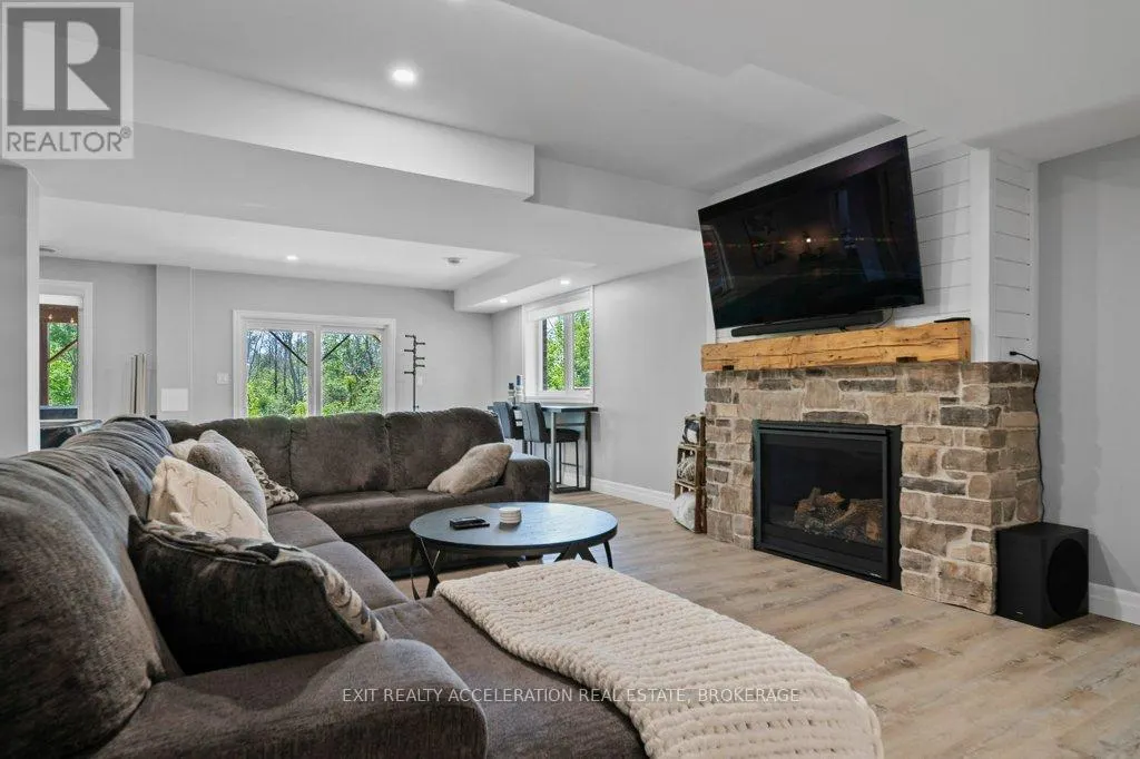 79 HARTWOOD CRESCENT