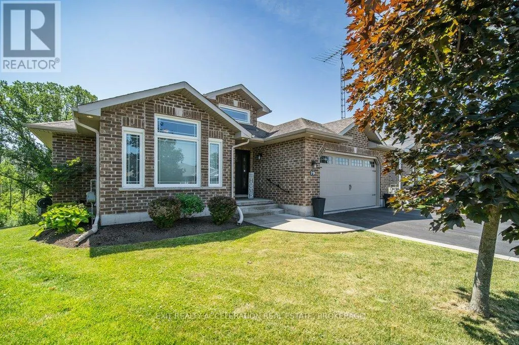 79 HARTWOOD CRESCENT