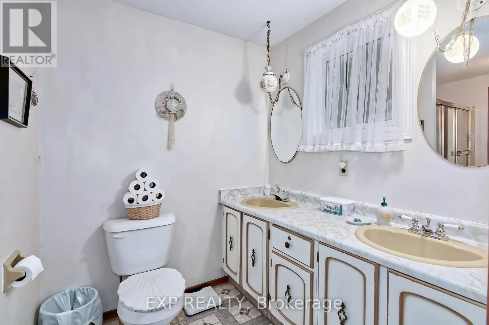 9995 PORT FRANKS ESTATES DRIVE