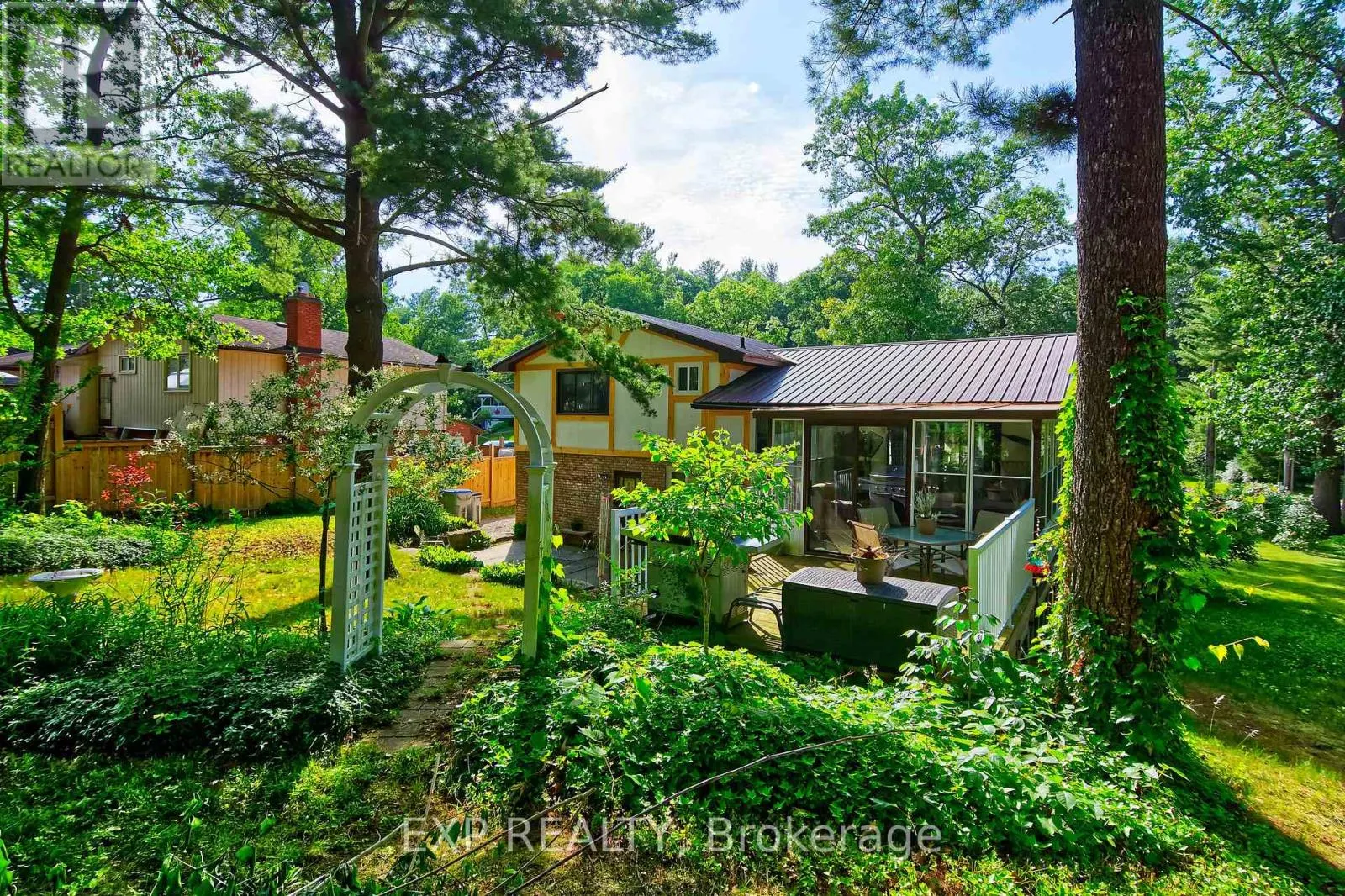 9995 PORT FRANKS ESTATES DRIVE