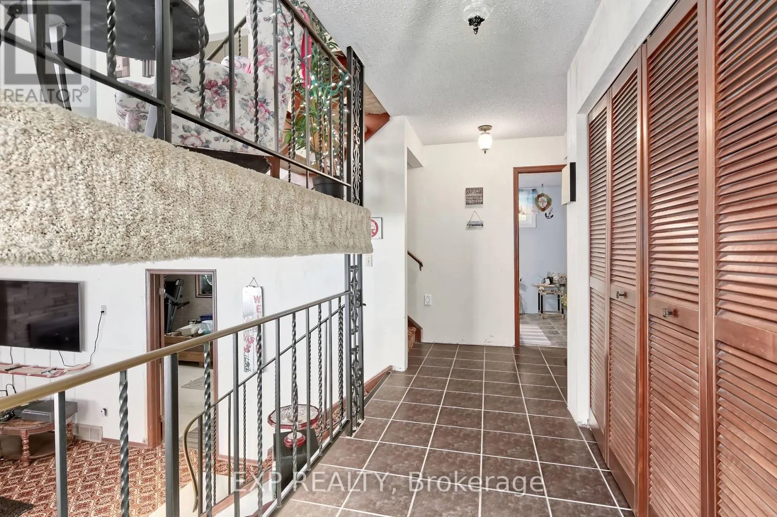 9995 PORT FRANKS ESTATES DRIVE