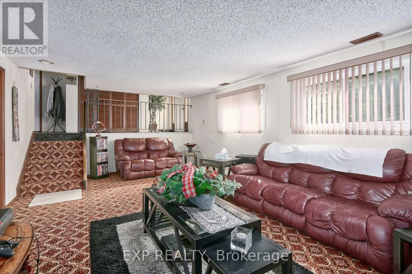 9995 PORT FRANKS ESTATES DRIVE