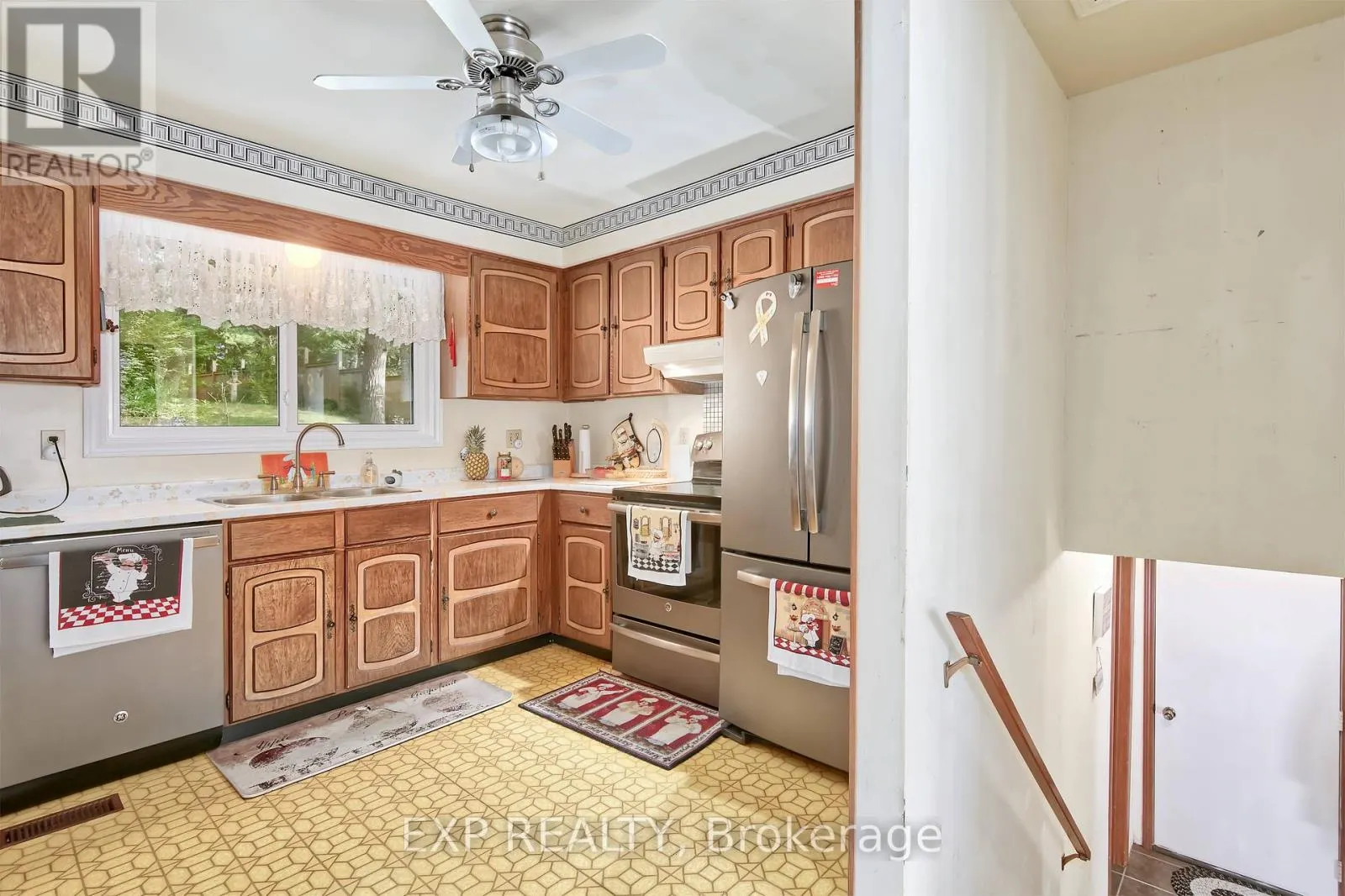 9995 PORT FRANKS ESTATES DRIVE