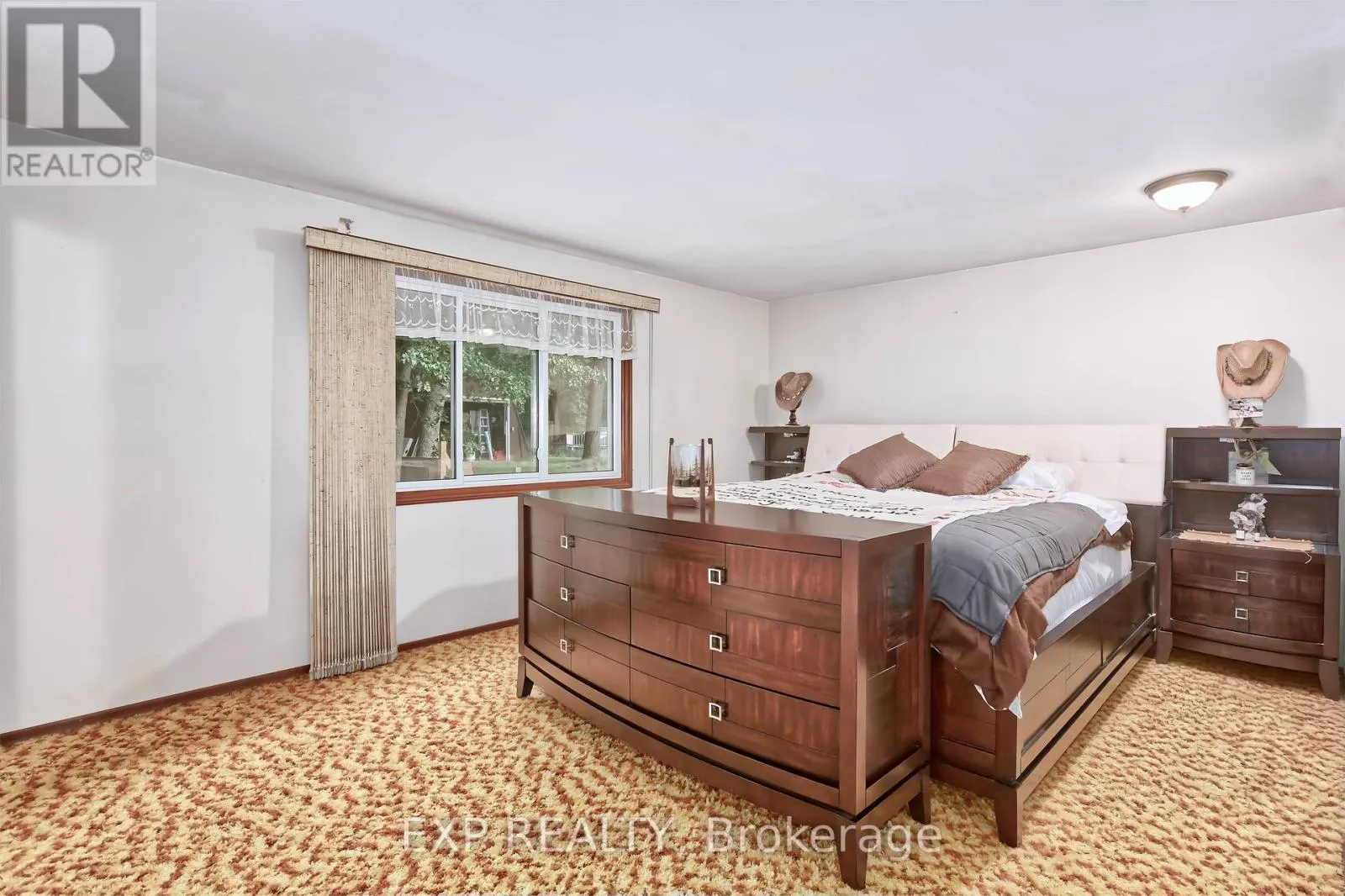 9995 PORT FRANKS ESTATES DRIVE