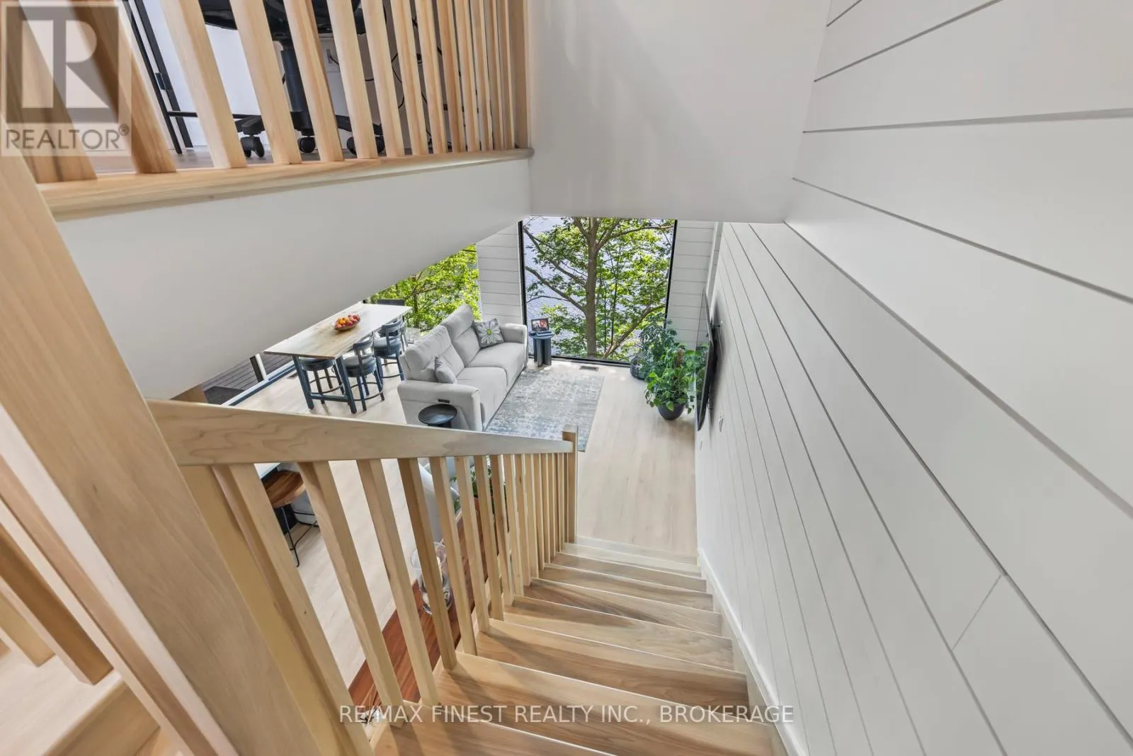 1005 MACDONALD LANE